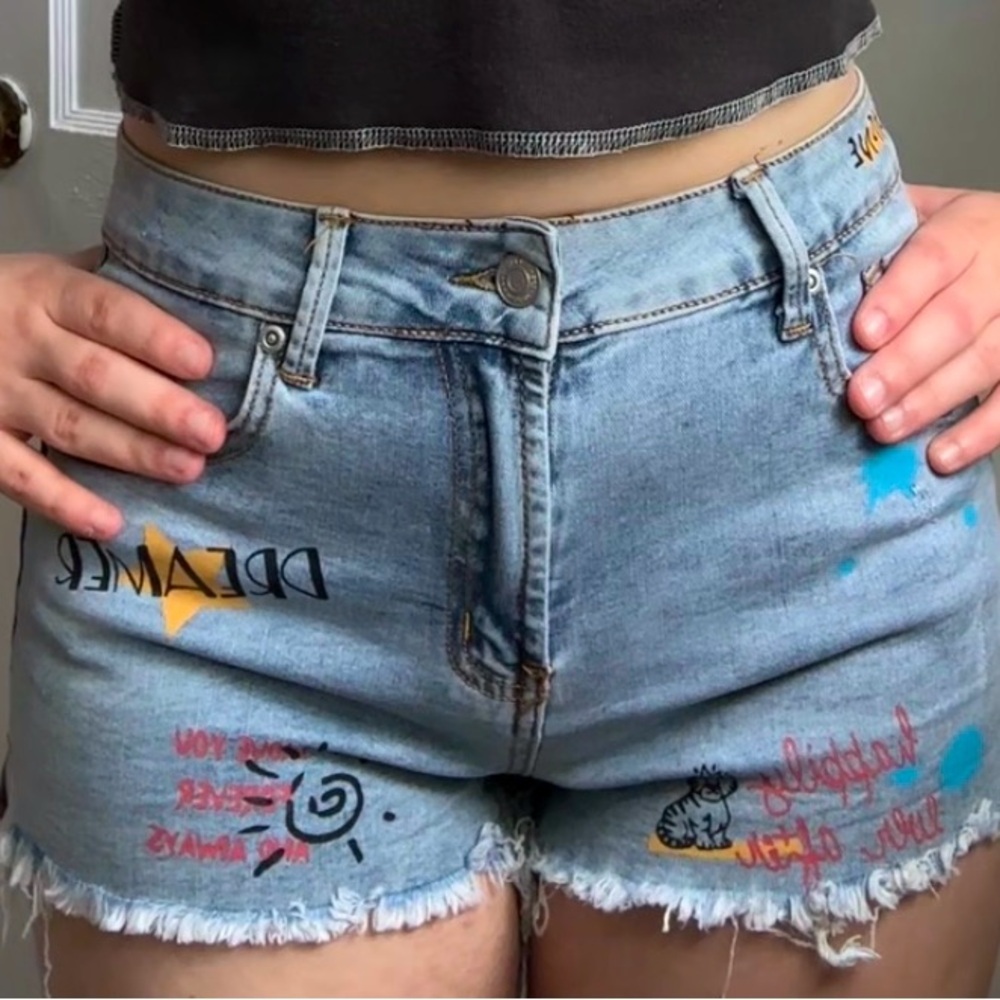 Cute artsy shorts that say Dreamer on the side.